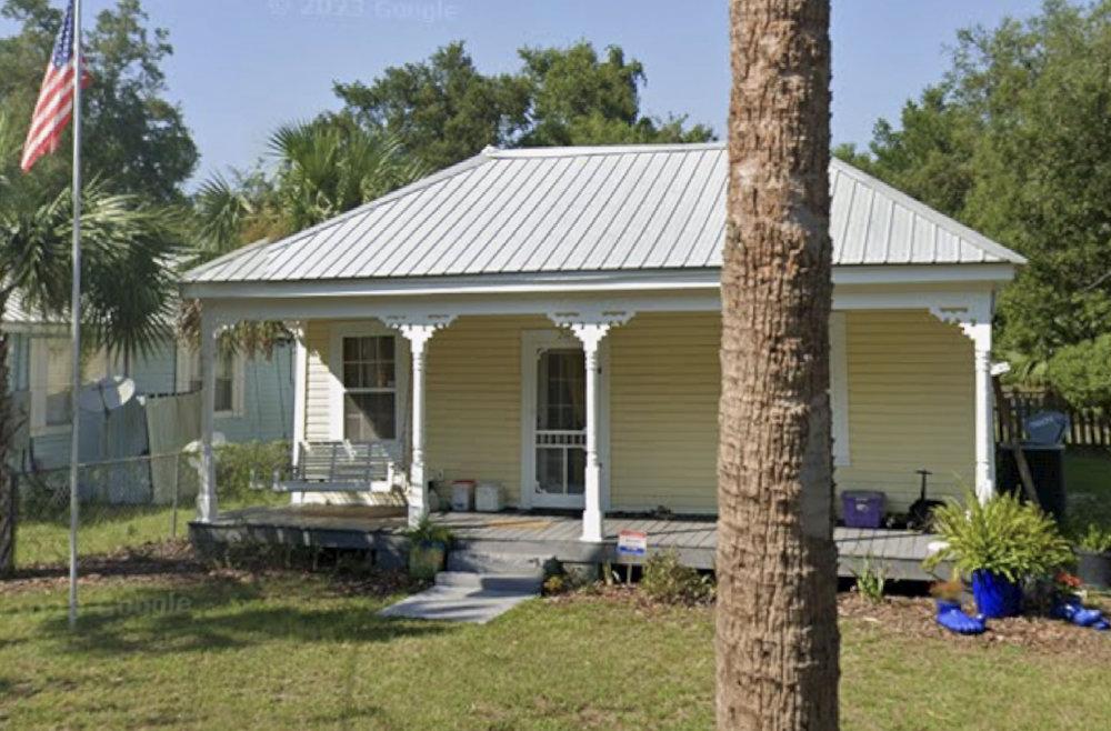 Porch 8 - 211 8th St